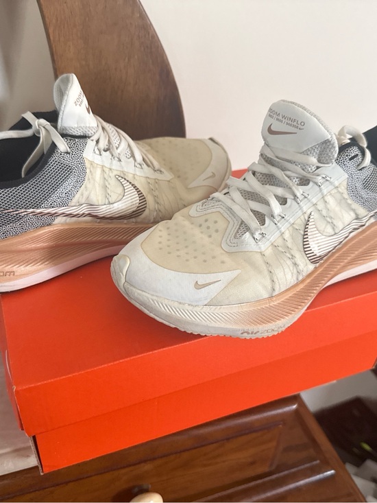 Nike Shoes - Nike Women’s Zoom Winflo Running Sneakers in Cream and Rose Gold